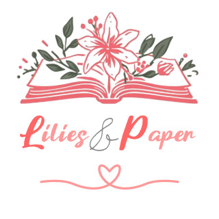 Logo von Lilies & Paper: ein aufgeschlagenes Buch mit einer rosa Lilie und grünen Blättern, darunter der Schriftzug Lilies & Paper